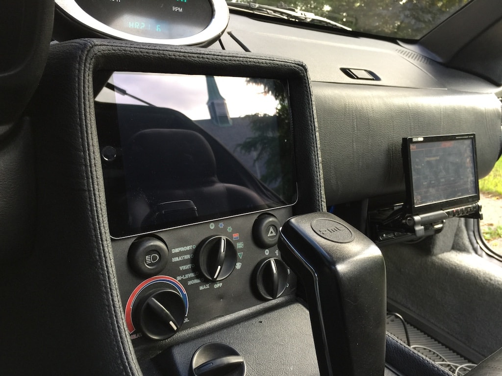 DMC DeLorean Cockpit mit iPad 2